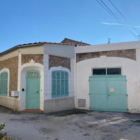 Studio climatisé avec parking et proche de la mer Carqueiranne Esterno foto