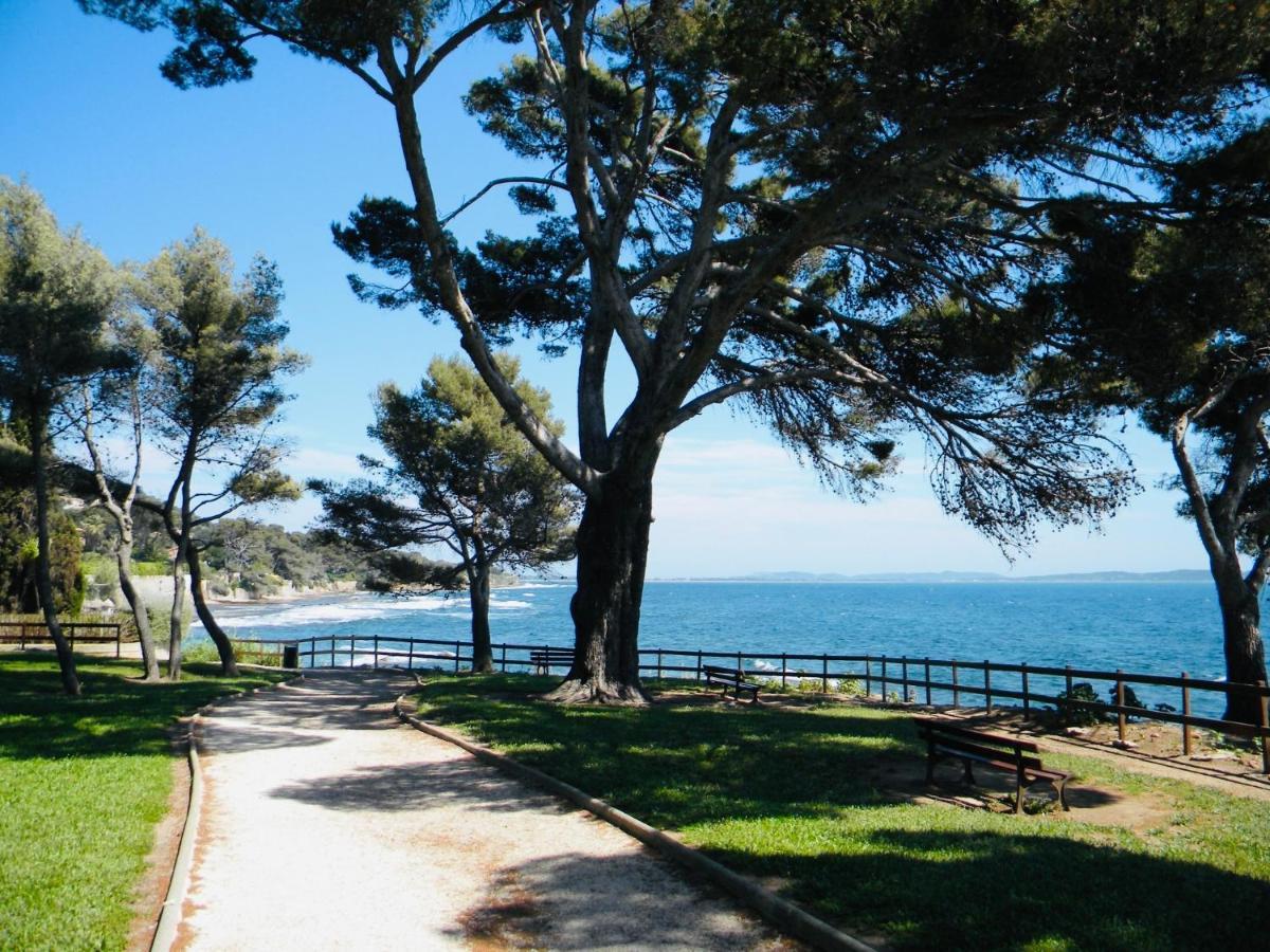 Studio climatisé avec parking et proche de la mer Carqueiranne Esterno foto